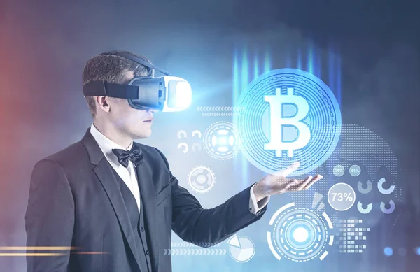 Vr 안경 bitcoin, Hud를 보여주는 사업가 — 스톡 사진