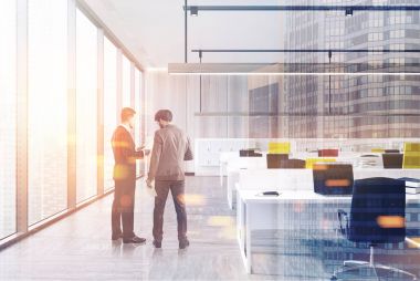 Panoramik açık alan office tonda yan insanlar