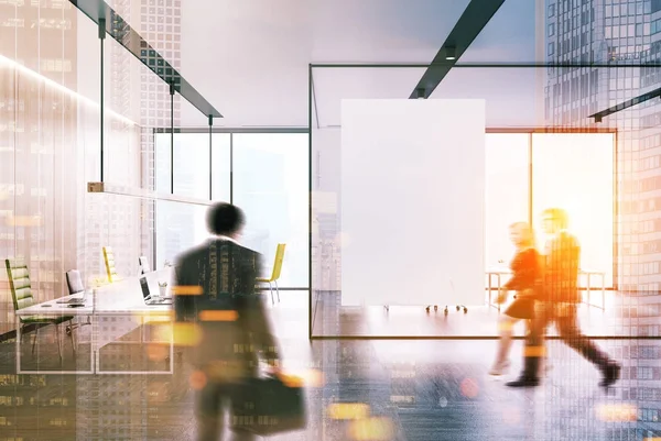 Büro aus Glas und Holz, Plakat, getönte Menschen — Stockfoto