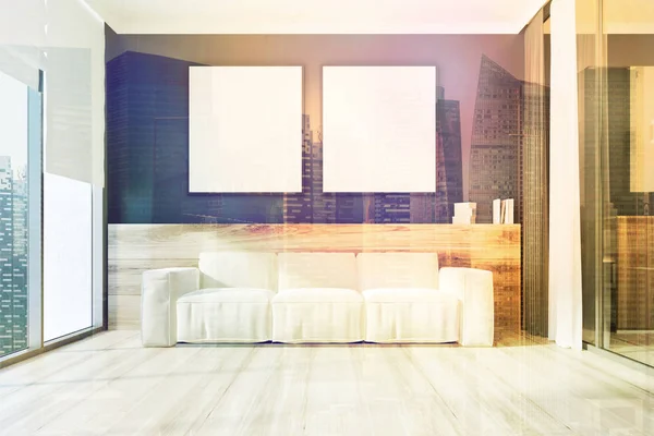 Sofá e cartazes quadrados sala de estar duplo — Fotografia de Stock