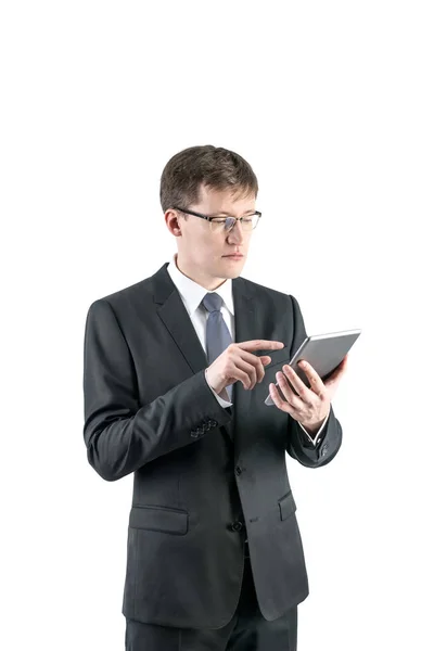 Schöner Geschäftsmann mit digitalem Tablet — Stockfoto