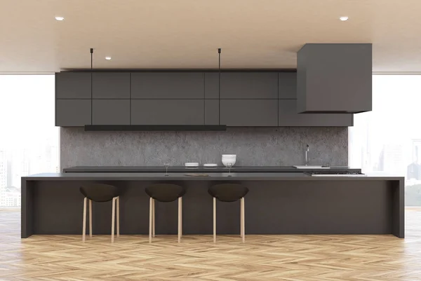 Дерев'яна підлога кухня, сірий стіл, спереду — стокове фото