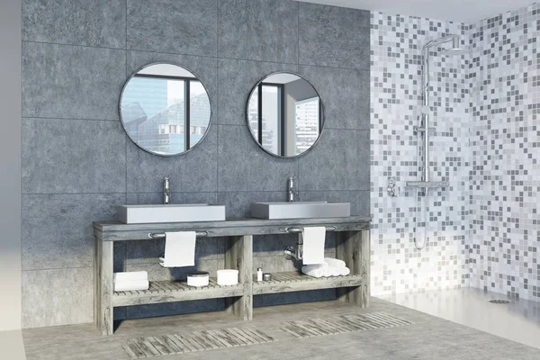 Fehér márvány fürdőszoba, mosdó és zuhanyzó — Stock Fotó