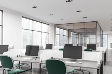 Office tarafında iki bilgisayar monitörleri