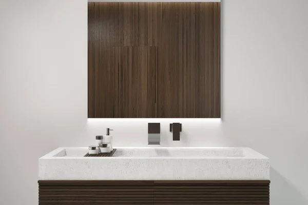 Intérieur salle de bain en bois sombre, lavabo gros plan — Photo