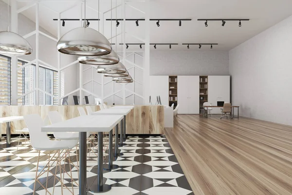 Checkered e piso de madeira interior do escritório — Fotografia de Stock