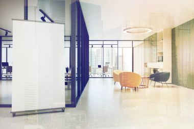 Ofis bekleme odasında bir posteri ile