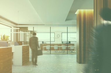 Ahşap sütunlar office iç tonda