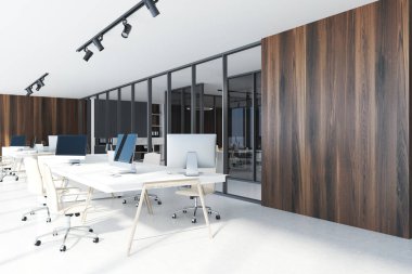 Bir ofiste bilgisayar monitörleri