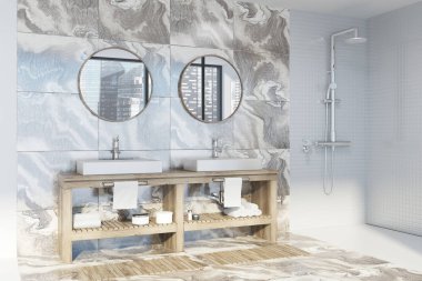 Beyaz ve mermer duvar banyo, çift lavabo