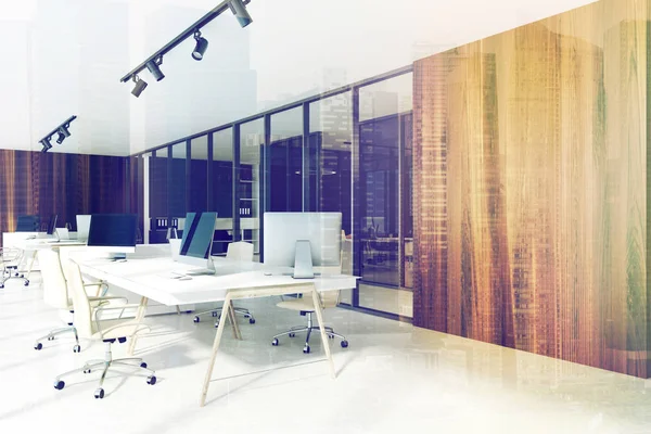 Темно-дерев'яна компанія офісний вид збоку тонований — стокове фото