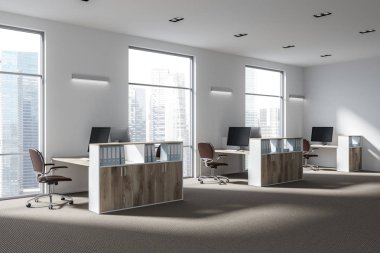 Beyaz ofis köşesinde ahşap raflar