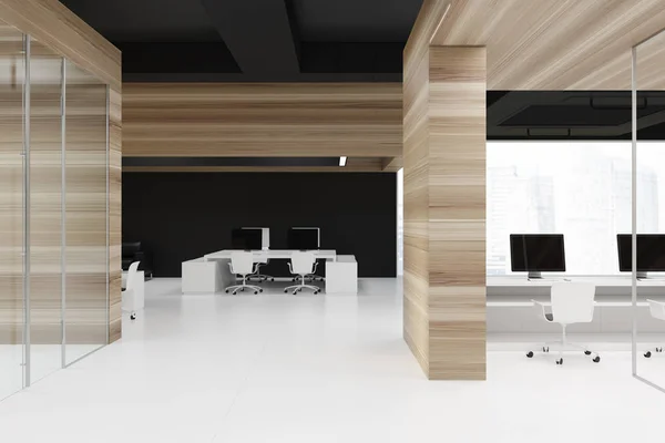 Vestíbulo de madera oficina con un techo negro — Foto de Stock