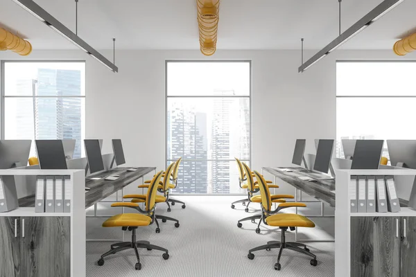 Estantes de madera en una oficina blanca, amarillo — Foto de Stock