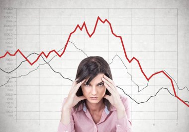 Genç esmer oturma, grafikler vurguladı