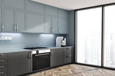 Yeşil duvar mutfak köşesi, siyah mutfak tezgahı