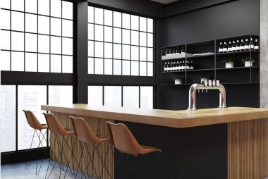 Çatı bar köşesi, siyah duvarlar