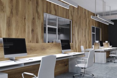 Ahşap ve gri ofis köşe, bilgisayar ekranı