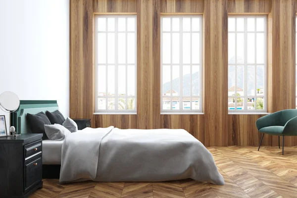 Quarto de madeira, três janelas — Fotografia de Stock