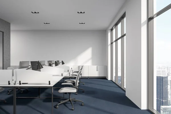 Dvouvrstvém a bílá patrová kancelář, lampy — Stock fotografie