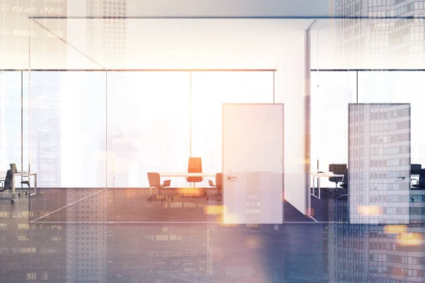 Panoramisch glazen wand Ceo office toned — Stockfoto