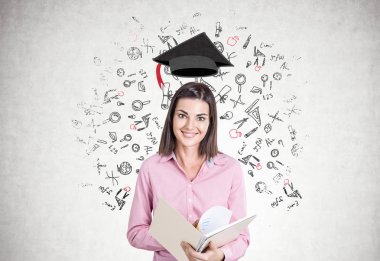 Genç kadın, boşaltmak, eğitim gülümseyen