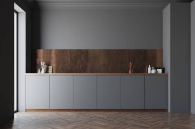 Fonksiyonel siyah ve kahverengi mutfak