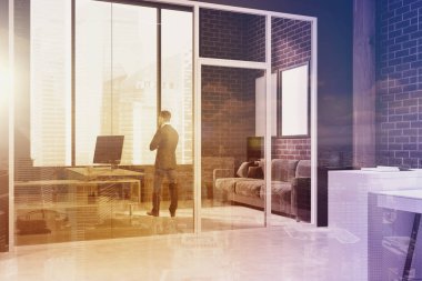 Beyaz tuğla duvar Yöneticisi s ofis tonda