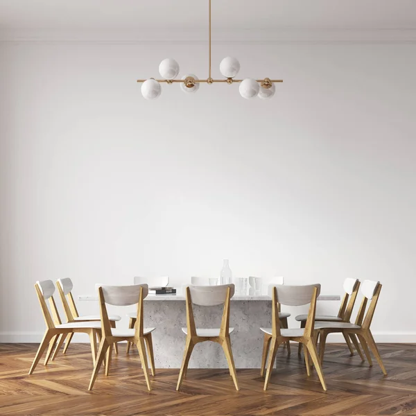 Mesa de jantar branca com cadeiras de design — Fotografia de Stock