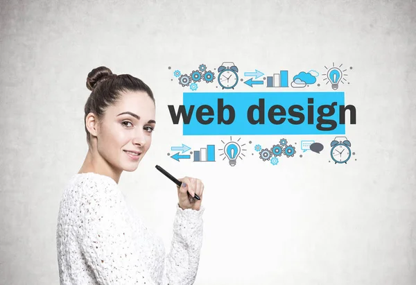Mulher bonita com um marcador, web design — Fotografia de Stock