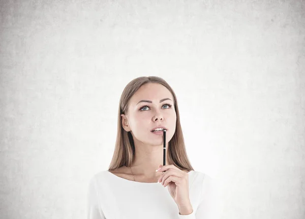 Attractive woman looking up, thinking, concrete — Stock Photo, Image