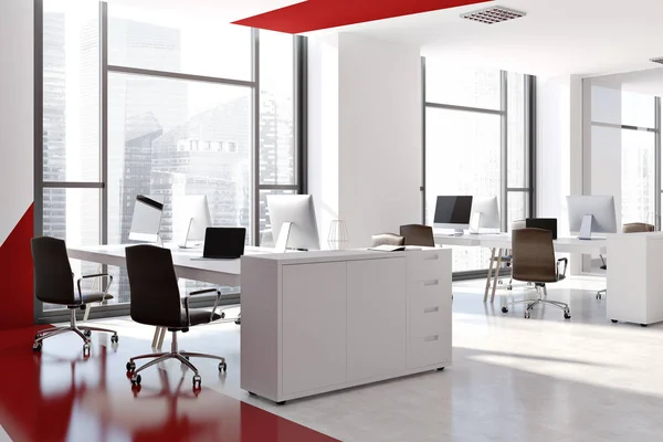 Красно-белый современный офис, вид сбоку — стоковое фото