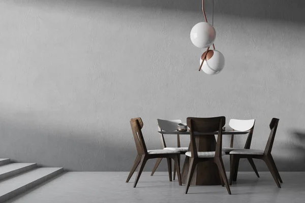 Sala da pranzo grigia, tavolo in legno — Foto Stock