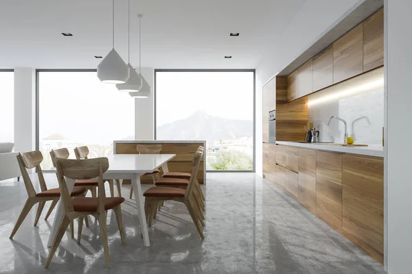Panoramiczna kuchnia wnętrze, biały stół — Zdjęcie stockowe