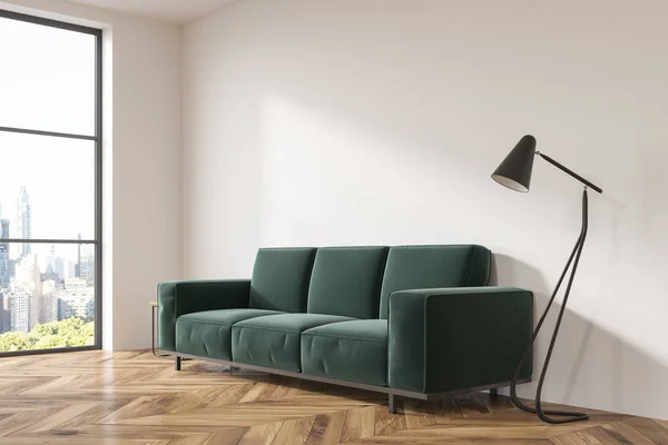 Gri oturma odası, koyu yeşil kanepe yan görünüm — Stok fotoğraf