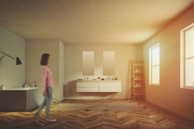 Tonda lüks banyo iç, beyaz duvarlar