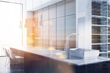 Beyaz mutfak, ahşap dolap yan görünüm tonda