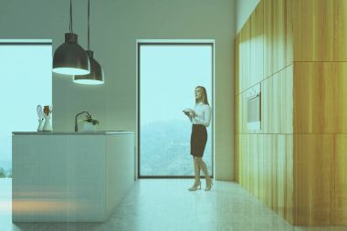 Beyaz mutfak, beyaz ve ahşap sayaçları