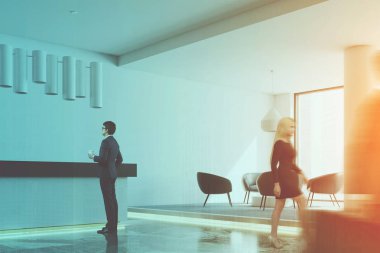 Beyaz ofis resepsiyon masası ve bekleme yeri tonda