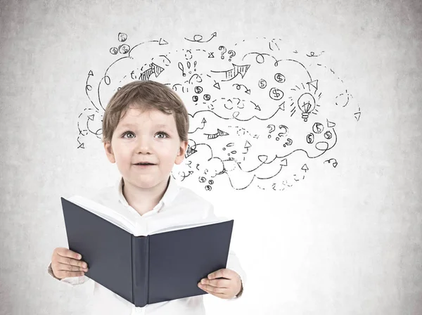 Roztomilý malý chlapec s knihou, šipky — Stock fotografie