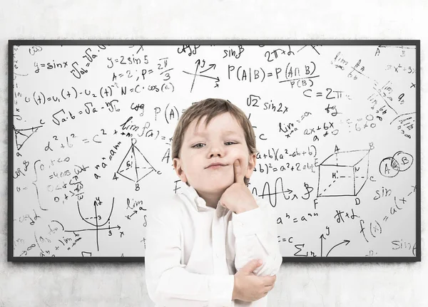 Denken van de kleine jongen, vinger op Wang, formule — Stockfoto