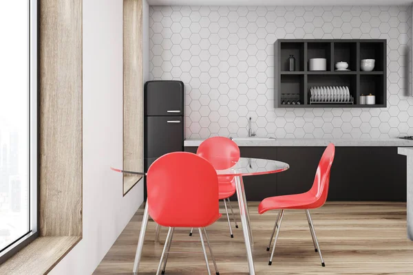 Cadeira vermelha cozinha interior, parede branca — Fotografia de Stock