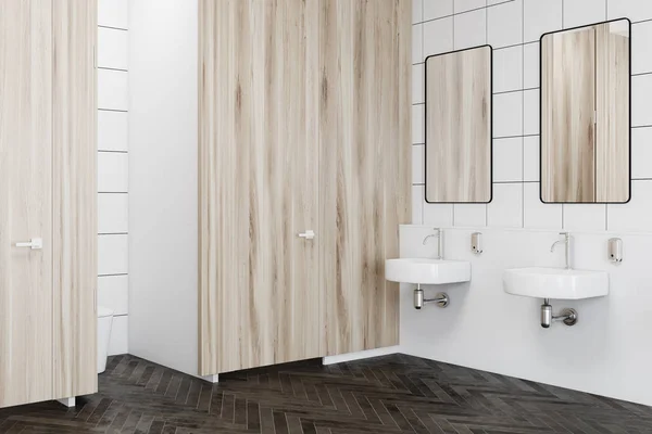 Parede de madeira banheiro público vista lateral interior — Fotografia de Stock