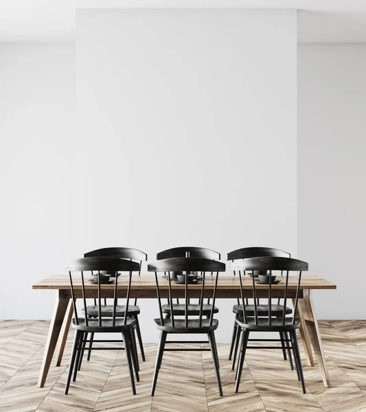 Weißes Esszimmer, schwarze Stühle — Stockfoto