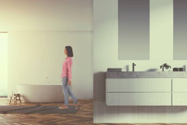 Yukarı panoramik beyaz banyo lavabo yakın tonda