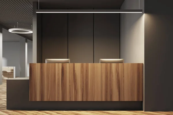 Темный и деревянный офисный интерьер, приемная — стоковое фото