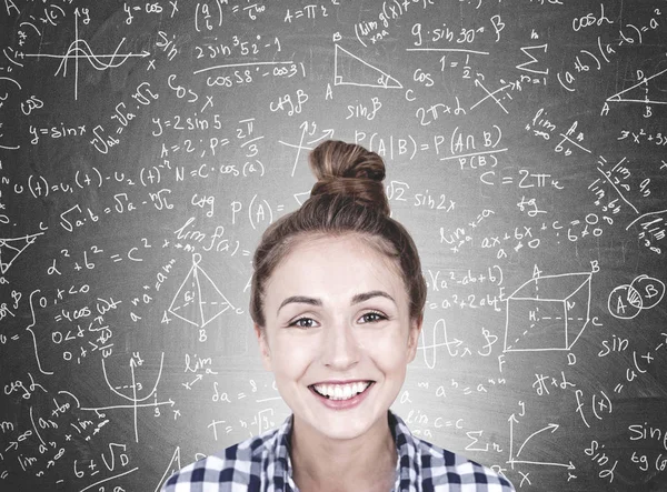 Giovane donna sorridente con un panino, formula — Foto Stock