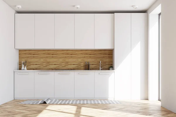 Interior da cozinha branca e de madeira — Fotografia de Stock
