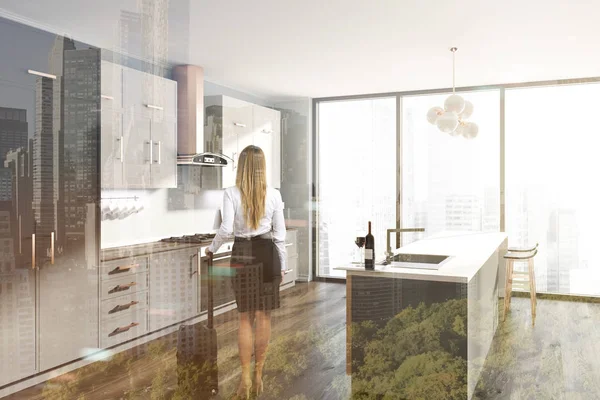 Gri mutfak beyaz gri sayaçları yan tonda