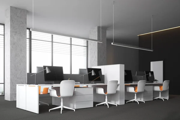 Panoramische open ruimte kantoor, grijze muren zijaanzicht — Stockfoto